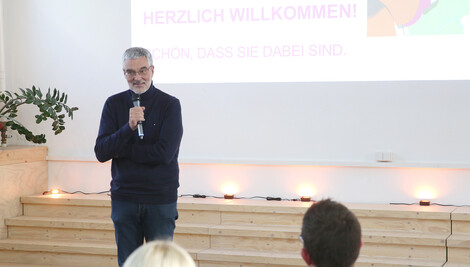 Armin Beck hält Rede bei #Fokusversorgung