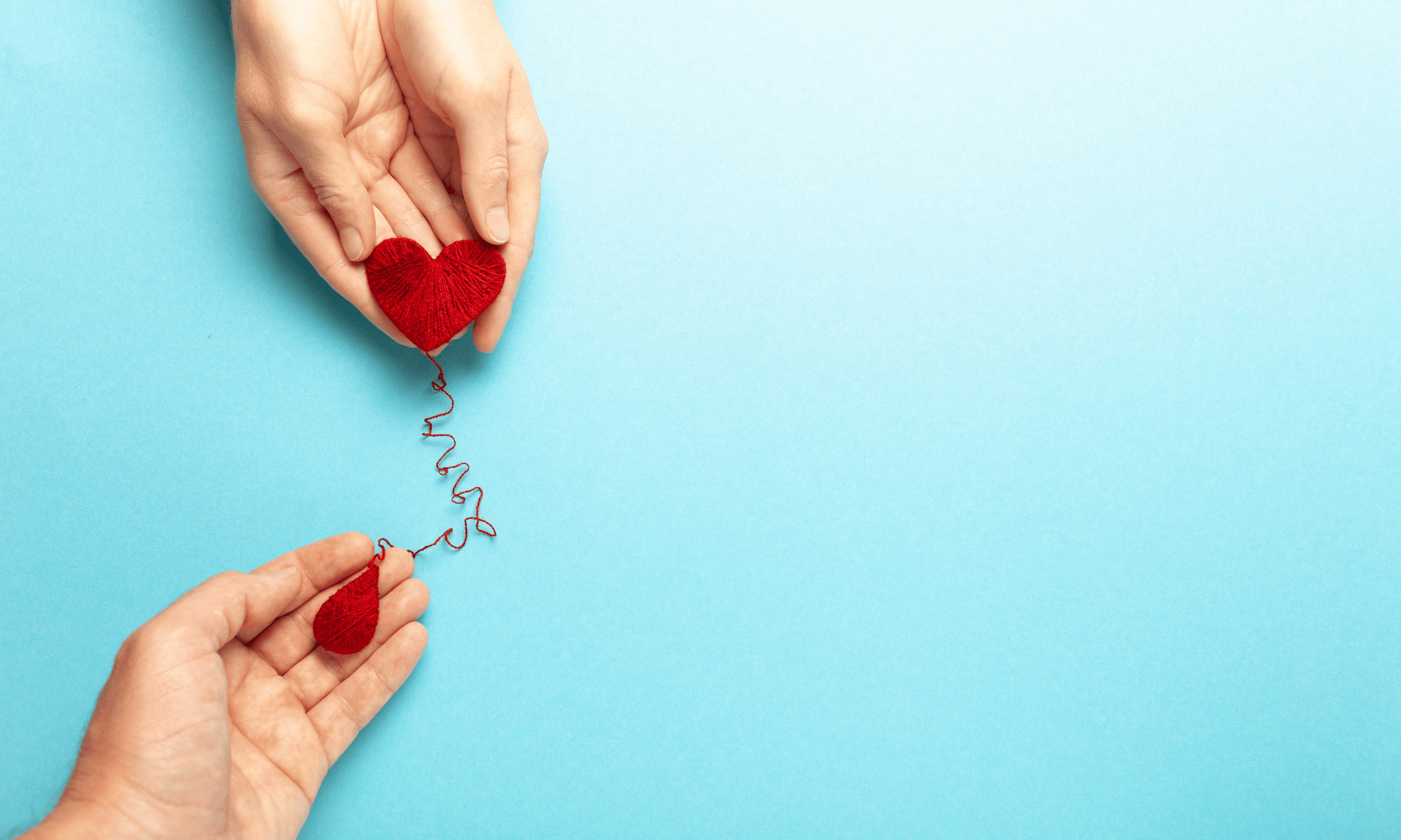 Hände mit symbolischem Herz