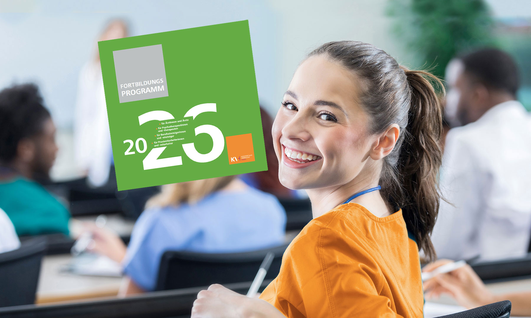 Medizinstudentin im Seminarraum mit Hinweis aufs Fortbildungsprogramm