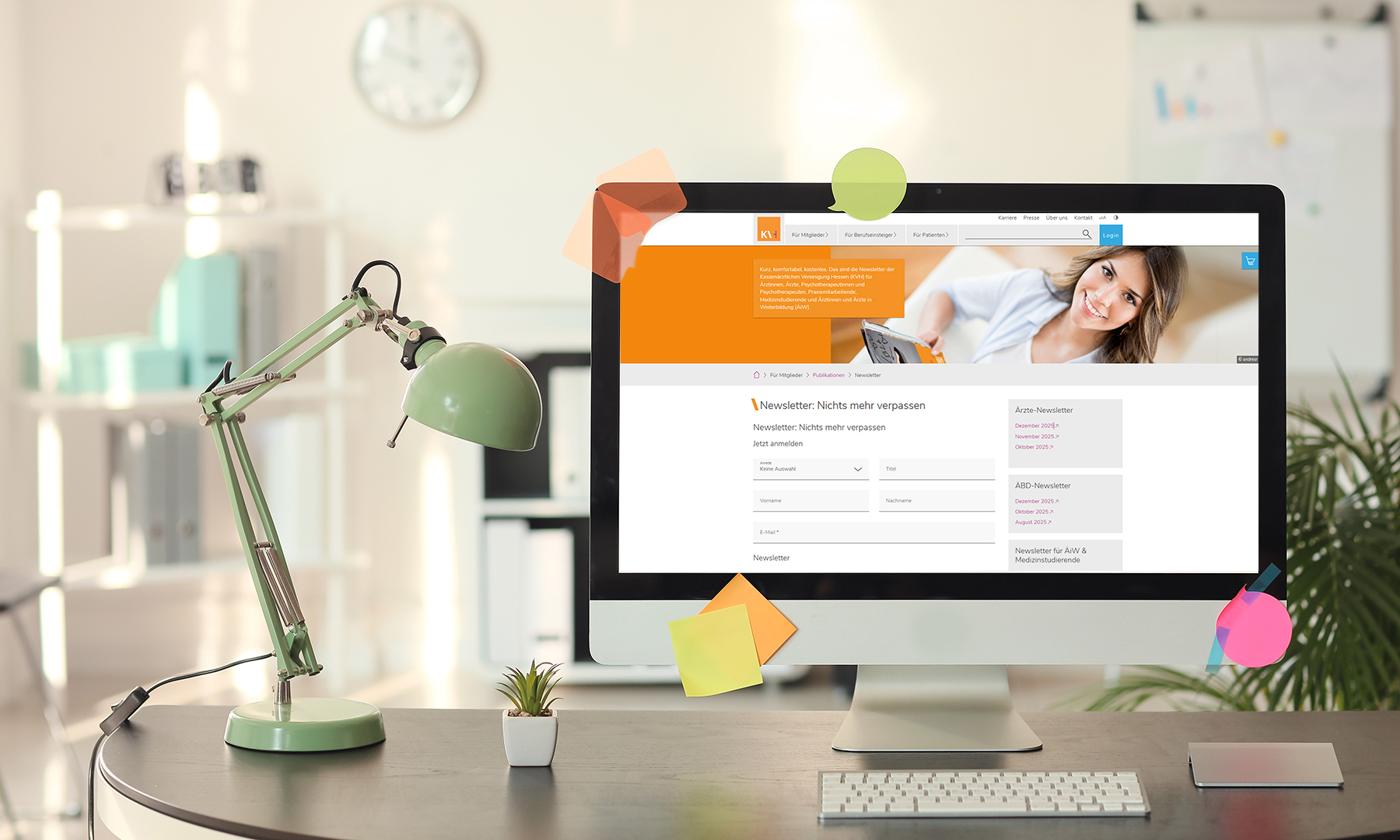 Computer auf dem Tisch im Büro