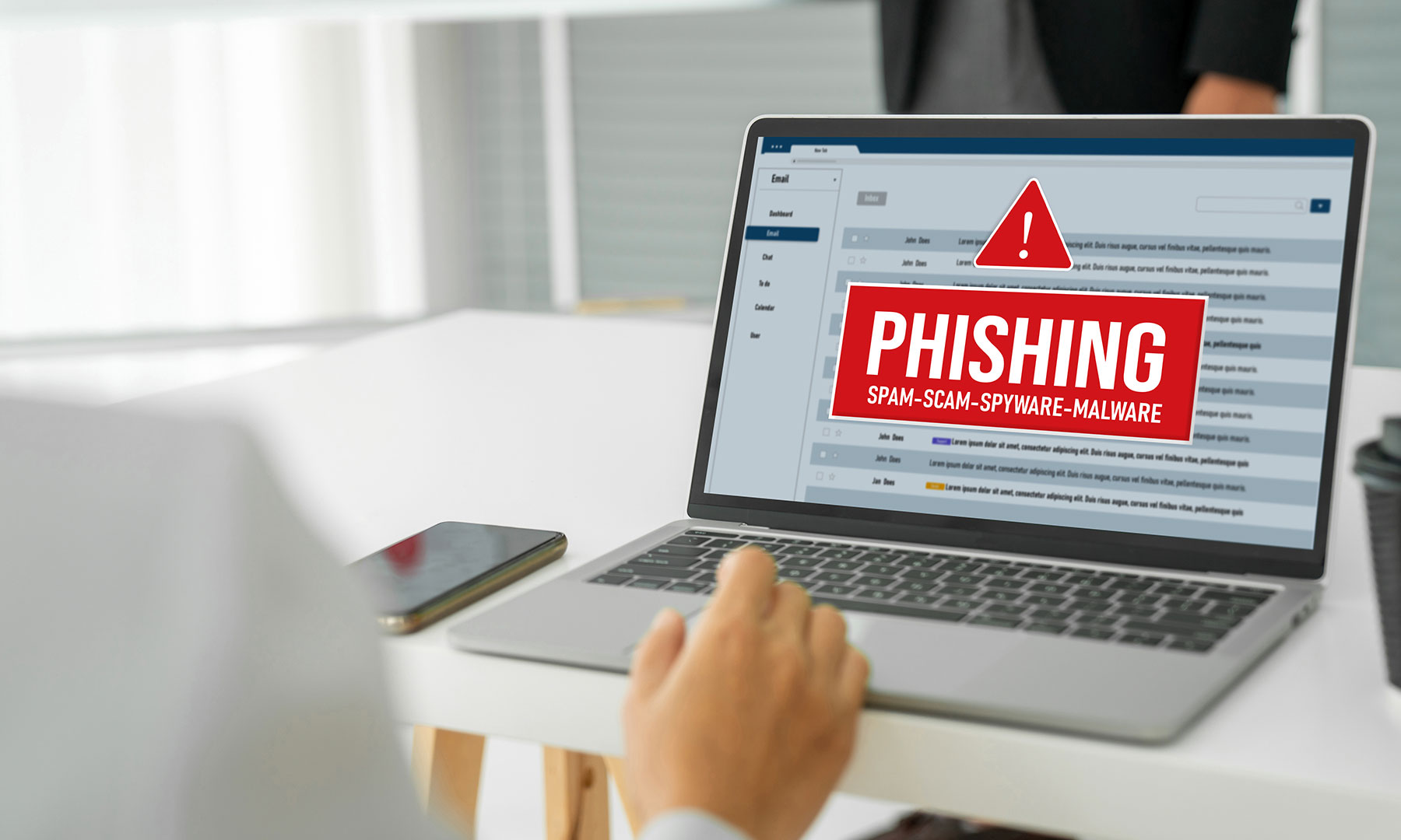 Laptop-Monitor zeigt Phishing-Warnung